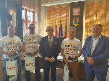 Przebiegli 300 km. Biegacze nagrodzeni przez Prezydenta Suwałk