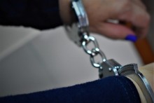 Augustów. Najpierw razem pili, potem uderzyła go butelką