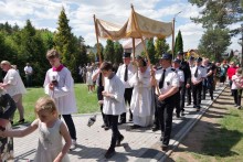Boże Ciało. Wierni wychodzą poza świątynię, aby zamanifestować swoją wiarę [zdjęcia]