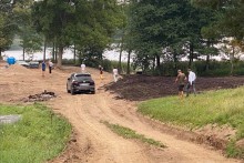 Cztery osoby usłyszały zarzuty za rozkopanie cmentarza Staroobrzędowców w Białogórach koło Sejn