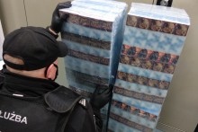 Naczepa wyglądała na pustą. W środku schowane były białoruskie papierosy. Druga porcja w tłumiku 