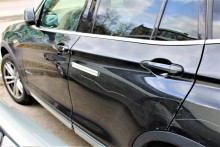 Augustów. Starszy mężczyzna porysował zaparkowane auto