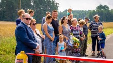 Wojewoda podlaski na otwarciu drogi w Maćkowej Rudzie i  z wizytą w pokamedulskim klasztorze