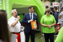 Towarzystwo Ubezpieczeń Compensa przekazało suwalczanom defibrylator [zdjęcia]   