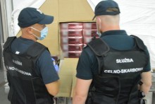 Budzisko. Nielegalne papierosy warte 14,5 mln zł zamiast ryb i mrożonek [zdjęcia, wideo]