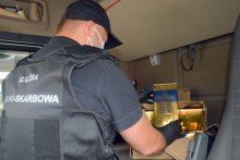 Budzisko. Blisko 110 litrów nielegalnego alkoholu pod łóżkiem kierowcy tira