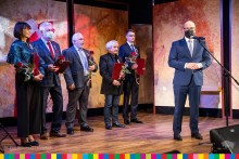 Alicja Andrulewicz i Edward Dec z Honorowymi Odznakami Województwa Podlaskiego 