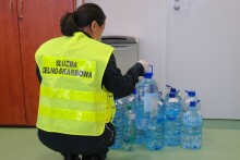 Służba celno-skarbowa zarekwirowała ponad 70 litrów bimbru o mocy od 50 do 90 procent