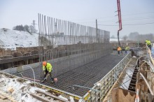 Rail Baltica. Budowa kolejnego wiaduktu nad torami szybkiej kolei