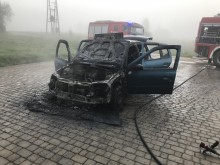 Powiat augustowski. Pożar samochodu w Nowince i sauny w Jaziewie [zdjęcia]