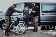 Seniorze, skorzystaj z pomocy żołnierzy. Terytorialsi pomagają dotrzeć na szczepienia