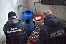 Gmina Lipsk. Nielegalny alkohol na jednej z posesji