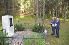 Przedstawiciele Starostwa Powiatowego w Suwałkach uczcili pamięć pomordowanych koło Prudziszk [foto]