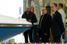 Marszałek w augustowskiej firmie szkutniczej Ślepsk [zdjęcia]