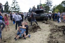 Piękne konie, ułani i czołgi. XX Piknik kawaleryjski w Suwałkach dobiegł końca [zdjęcia]