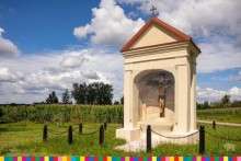 Nowe oblicze dwustuletniej dworskiej kapliczki dzięki dotacji z funduszy europejskich