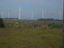 Biznes i niektóre samorządy chcą zniesienia zasady 10H, określającej minimalną odległość wiatraków