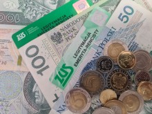 Trzynastki  trafiły już do pierwszych emerytów i rencistów