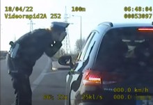 Policjanci z Augustowa pomogli niemieckiej rodzinie dotrzeć do szpitala [wideo]