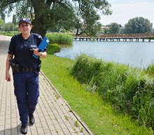 Pijanemu kierowcy skończyło się paliwo. Zatrzymał się przy spacerującej policjantce