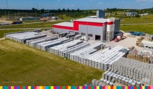 Ekologiczna produkcja przy wsparciu unijnym. Świecące po zmroku kostki z Grajewa