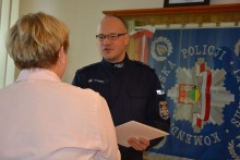 Suwałki. Pracownica banku udaremniła oszustom wyłudzenie pieniędzy od 92-letniej kobiety