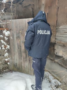 Sejneńscy policjanci uratowali mężczyznę przed wychłodzeniem