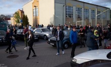 Zlot zabytkowych pojazdów podczas Nocy Muzeów, piknik w parku. Działo się w Suwałkach [zdjęcia]