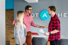 Roczny samochód droższy niż nowy? Braki na rynku przyczyną cenowych paradoksów