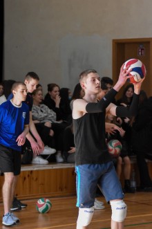 Słodki mecz w 3 LO w Suwałkach. Słodkości trafią do dzieci z Ukrainy [fotorelacja]