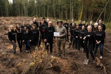uczestnicy_akci_sadzenia_lasu.jpg