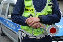 Obywatelskie zatrzymanie pijanego kierowcy w Suwałkach. Uderzył w inne auto i słupek
