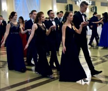 Studniówki 2022. W weekend pierwsze bale. Dużo wątpliwości i reżim sanitarny