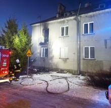 Pożar w Płocicznie. Policjanci i strażacy uratowali mieszkańców [zdjęcia]