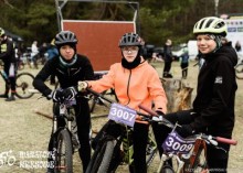 Kolarstwo. Dziesiąty sezon startowy rozpoczęli kolarze KR MTB Suwałki [foto]