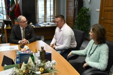 Sporty siłowe. Krystian Makowiecki, mistrz Polski strongman, w suwalskim ratuszu