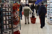 Święta, niedziele handlowe i wyprzedaże dają dobrze dorobić. Przez weekend  zarobisz nawet 1000 zł