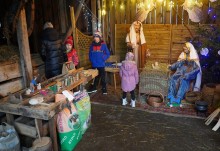 Żywa Szopka w Becejłach przyciąga mimo pogody. Można ją oglądać do 7 stycznia [zdjęcia]