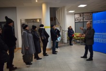 Kolejka suwalczan w Ratuszu. Dostali karmniki, będą dokarmiać ptaki [zdjęcia]