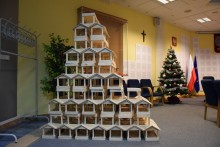 Suwalski ratusz zaprasza po karmniki dla ptaków