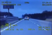Na drodze ekspresowej w Rudnikach jechał ponad 200 km/h. Litewski kierowca zarobił 15 punktów