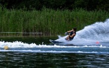 Narciarstwo wodne. Maja Żuk z UKS Na-Wa Suwałki wicemistrzynią Polski, tytuły i medale augustowian