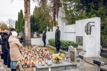 Na grobach bliskich, bohaterów, na warcie, na kweście [zdjęcia]