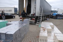 Papierosy między oknami i w transporcie słoików. Przemyt za przemytem [zdjęcia]