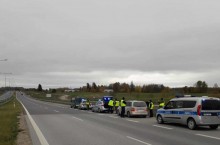 Gmina Raczki. Policjanci zatrzymali Łotysza, który przewoził obywateli Indii i Iranu