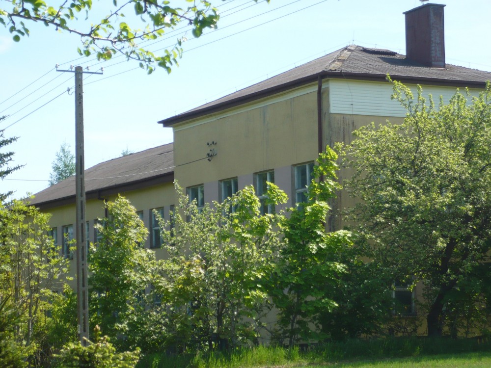 Smolniki. Budowlana metamorfoza budynku po byłej Szkole Podstawowej