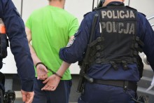 Dwudziestoletni suwalczanin kradł perfumy i alkohol