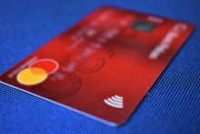 Mieszkaniec Augustowa płacił za zakupy znalezioną kartą bankomatową. To przestępstwo