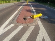 Kompletnie pijany kierowca wjechał na wysepkę na jednej z ulic w Augustowie