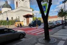 Suwałki. Przejście dla pieszych przy I LO już kontrastowe i z azylem